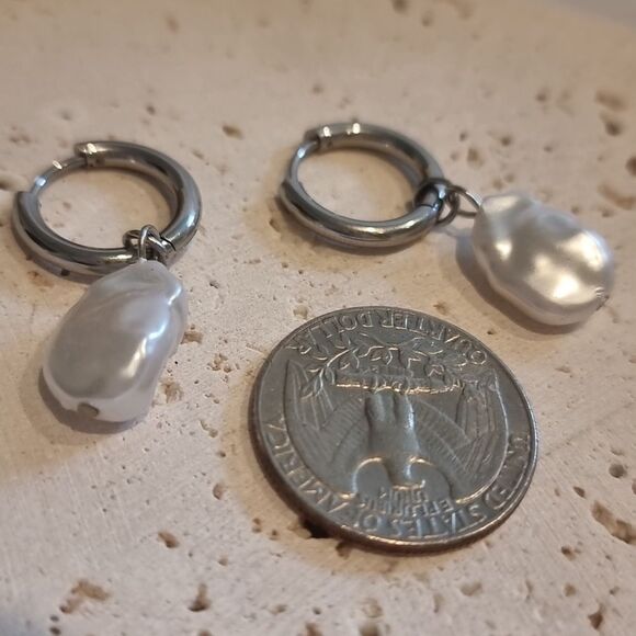 New ZARA Silver Huggie Hoop Earrings with Pearl Drops - Picture 5 of 7